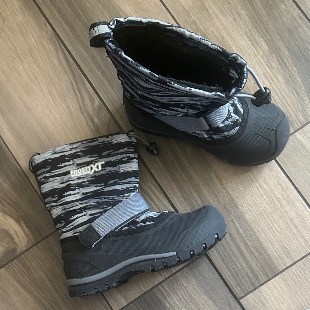 NorthStyle Kids Boots - Black and Gray